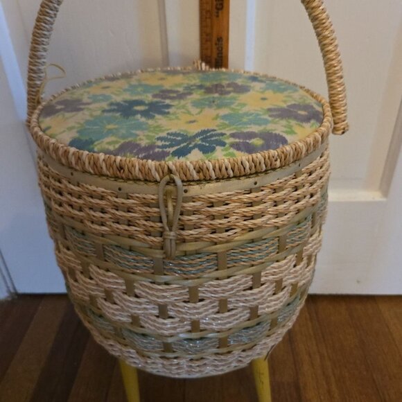 Vintage Sewing Basket Floral Lid & Lining Includes Plastic Organizer Legs Round - Picture 2 of 12